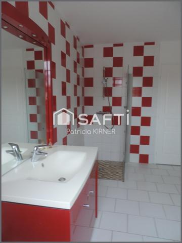 Maison de plain pied 5 pièces 103 m² et garage .