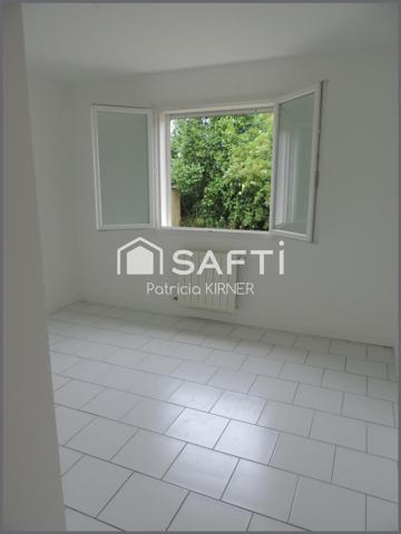 Maison de plain pied 5 pièces 103 m² et garage .