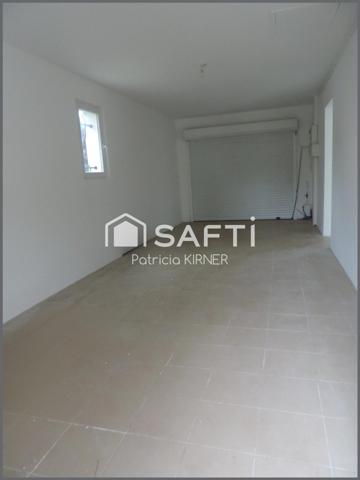 Maison de plain pied 5 pièces 103 m² et garage .