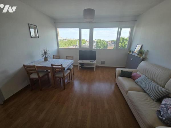 LILLE SECTEUR MAIRIE - APPARTEMENT DE TYPE 2 DE 42.6 M2 AVEC CAVE- JOLIE VUE SUR LE BEFFROI -