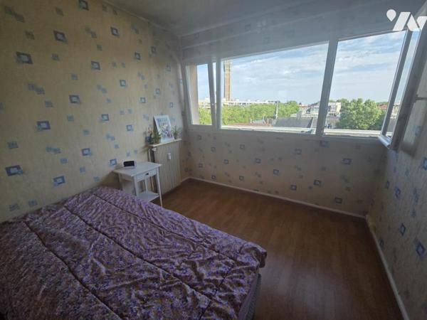 LILLE SECTEUR MAIRIE - APPARTEMENT DE TYPE 2 DE 42.6 M2 AVEC CAVE- JOLIE VUE SUR LE BEFFROI -