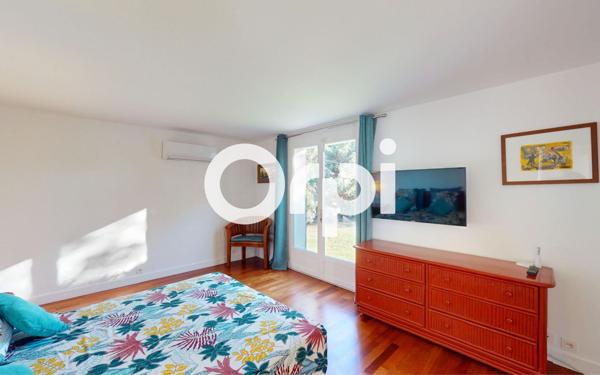 Maison à vendre    5 pièces • 240 m2 Carqueiranne