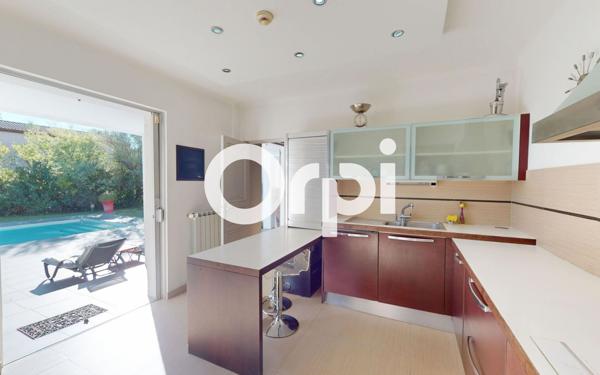 Maison à vendre    5 pièces • 240 m2 Carqueiranne