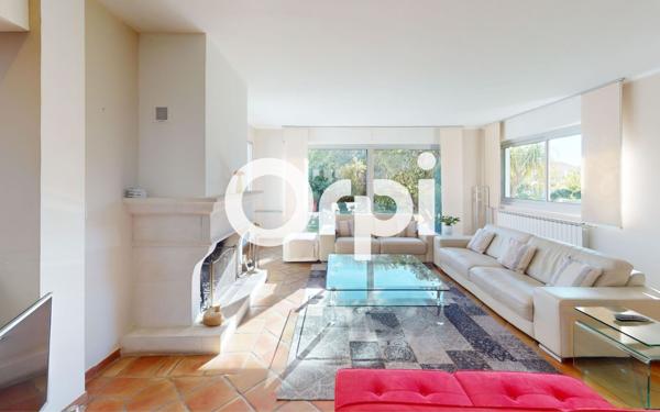 Maison à vendre    5 pièces • 240 m2 Carqueiranne