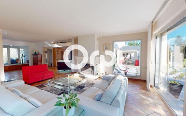 Maison à vendre    5 pièces • 240 m2 Carqueiranne