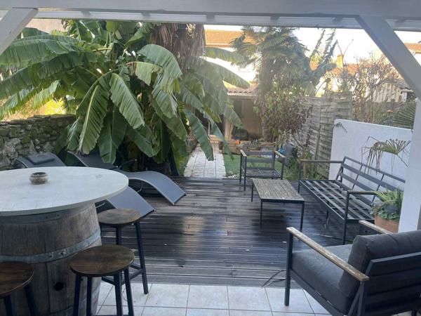 Villeneuve-sur-Lot (47300) Villeneuve sur lot, superbe maison de ville avec terrasse, jardinet et garage