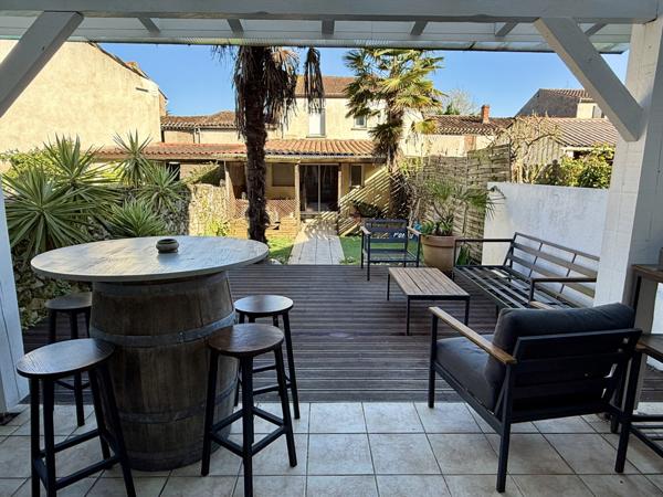 Villeneuve-sur-Lot (47300) Villeneuve sur lot, superbe maison de ville avec terrasse, jardinet et garage