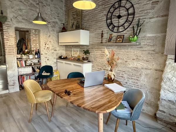 Villeneuve-sur-Lot (47300) Villeneuve sur lot, superbe maison de ville avec terrasse, jardinet et garage