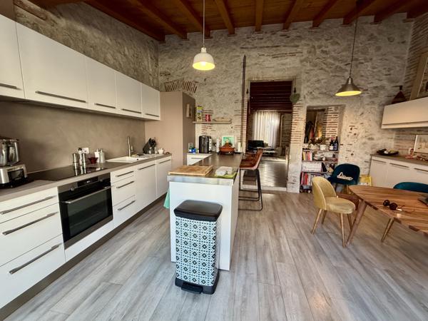 Villeneuve-sur-Lot (47300) Villeneuve sur lot, superbe maison de ville avec terrasse, jardinet et garage