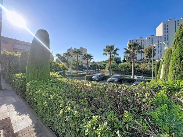 Le Cannet Palestre : Vente Murs Local commercial 67 m2.