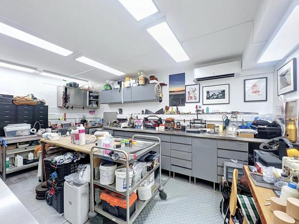Le Cannet Palestre : Vente Murs Local commercial 67 m2.