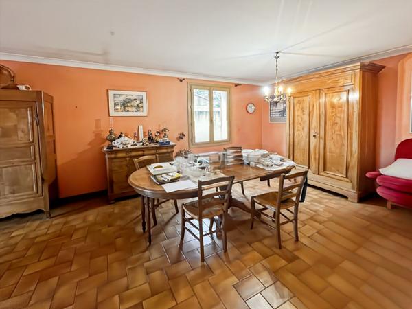 Maison de  plain pied avec grand garage aménageable 