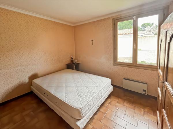 Maison de  plain pied avec grand garage aménageable 