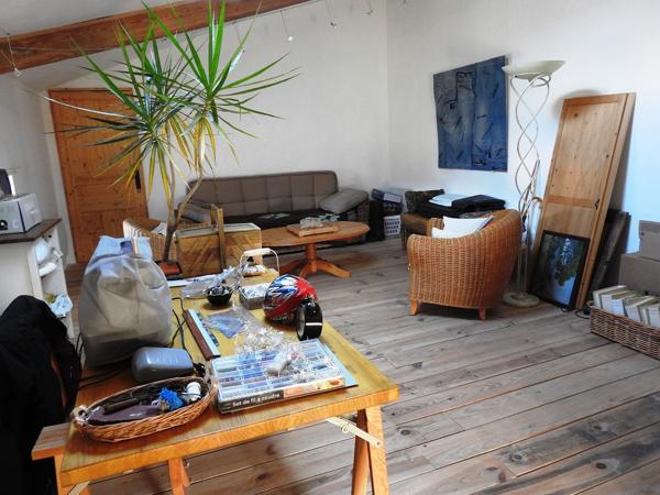 Vans (07140) Les Vans 6 km. Grand mas du 16e avec 5 apparts sur 1,3 hectares pour 30.960 € de revenus locatifs annuels.