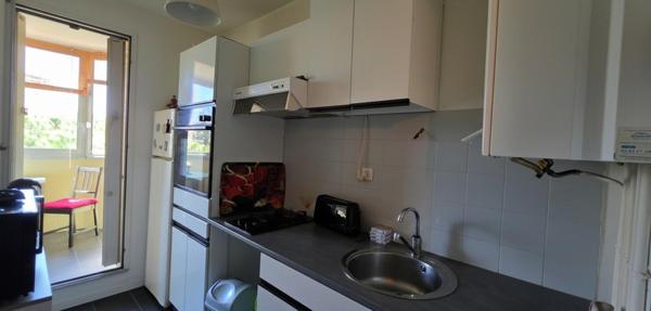 Appartement T2 avec loggia fermée- ascenseur- place de parking privée