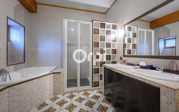 Maison à vendre    5 pièces •  Hautmont