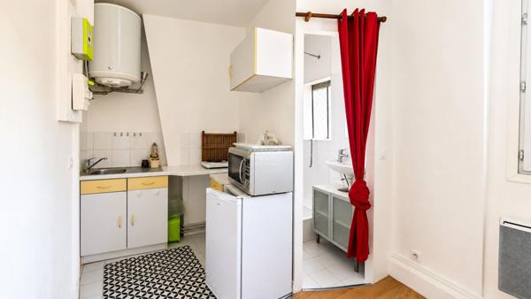 PARIS 18EME - METRO SIMPLON - DERNIER ETAGE €97 200 ** - Référence VC-6783