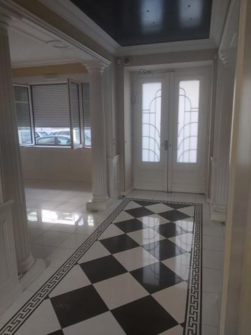 VILLA AVEC DEPENDANCE A LOUER A L'ANNEE