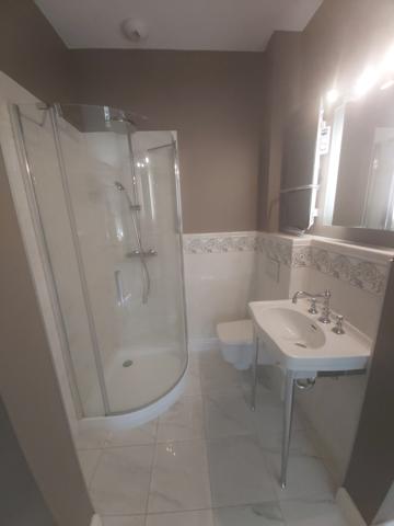 VILLA AVEC DEPENDANCE A LOUER A L'ANNEE