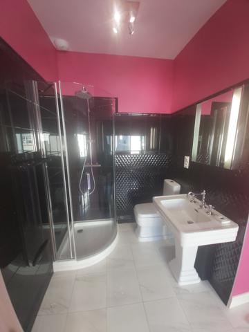 VILLA AVEC DEPENDANCE A LOUER A L'ANNEE