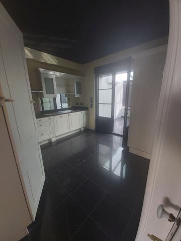 VILLA AVEC DEPENDANCE A LOUER A L'ANNEE