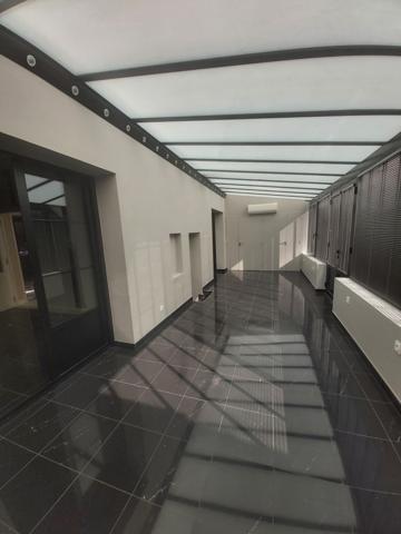 VILLA AVEC DEPENDANCE A LOUER A L'ANNEE