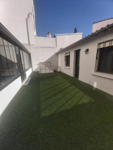 VILLA AVEC DEPENDANCE A LOUER A L'ANNEE