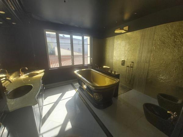 VILLA AVEC DEPENDANCE A LOUER A L'ANNEE