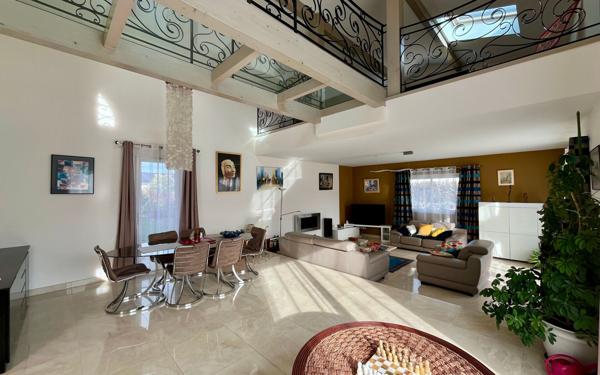 Maison à vendre    5 pièces • 217 m2 Castres