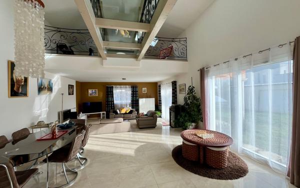 Maison à vendre    5 pièces • 217 m2 Castres