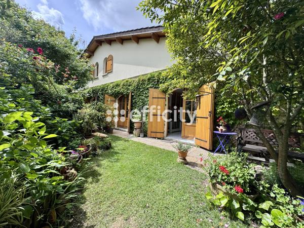 Maison
         7 pièces
        - 221 m² Bien prestige 949 000 € *