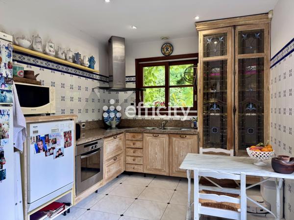 Maison
         7 pièces
        - 221 m² Bien prestige 949 000 € *