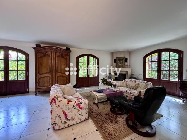 Maison
         7 pièces
        - 221 m² Bien prestige 949 000 € *