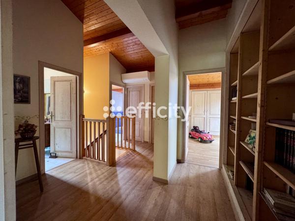 Maison
         7 pièces
        - 221 m² Bien prestige 949 000 € *