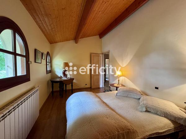 Maison
         7 pièces
        - 221 m² Bien prestige 949 000 € *