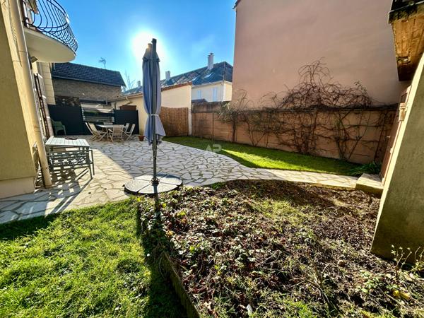 Maison 7 pièces 5 chambres 412m² terrain €670 000 ** - Référence 8713
