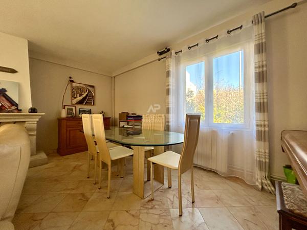 Maison 7 pièces 5 chambres 412m² terrain €670 000 ** - Référence 8713