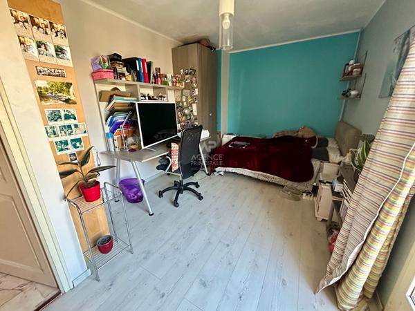 Maison 7 pièces 5 chambres 412m² terrain €670 000 ** - Référence 8713