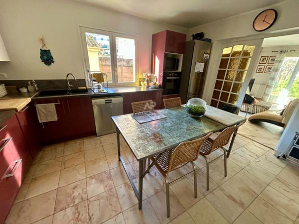 Maison 7 pièces 5 chambres 412m² terrain €670 000 ** - Référence 8713