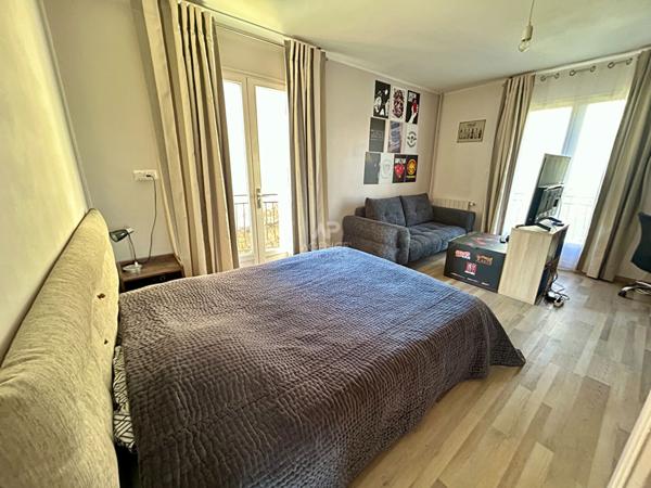 Maison 7 pièces 5 chambres 412m² terrain €670 000 ** - Référence 8713