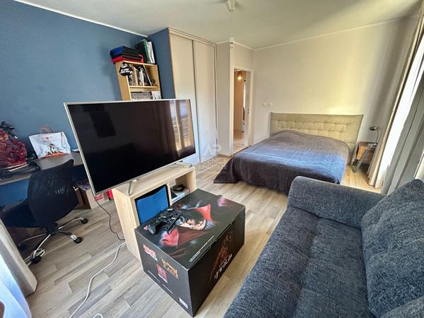 Maison 7 pièces 5 chambres 412m² terrain €670 000 ** - Référence 8713