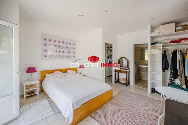 À SAISIR : Grande maison de plain-pied sur terrain plat d'environ 2000 m² – Quartier prisé, calme, proche du c