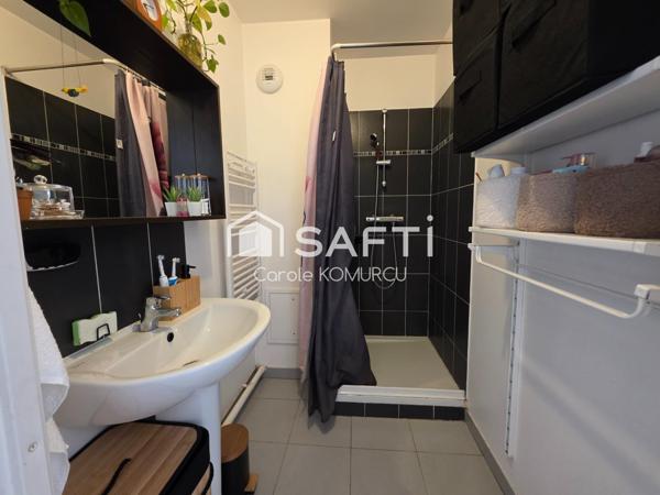 Appartement au 4éme et dernière étage dans immeuble 2014