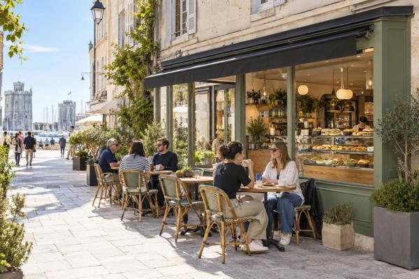 FONDS DE COMMERCE RESTAURATION RAPIDE / PATISSERIE/ COFFEE SHOP LA ROCHELLE (17), EMPLACEMENT N°1