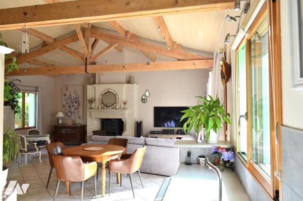 MAGNIFIQUE PROPRIETE DE CARACTERE - TYPE 4 - PARC DE 3900 M²