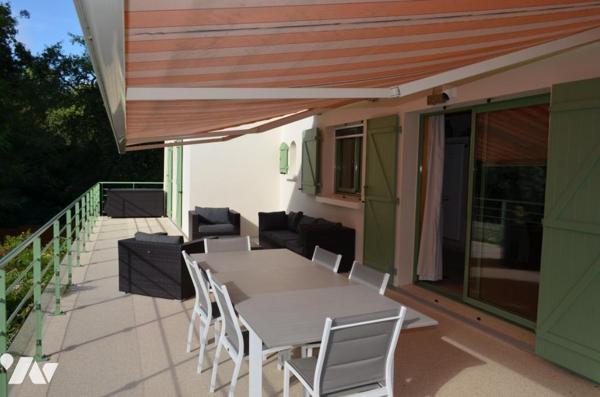 MAGNIFIQUE PROPRIETE DE CARACTERE - TYPE 4 - PARC DE 3900 M²