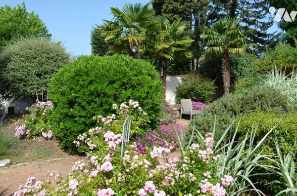 MAGNIFIQUE PROPRIETE DE CARACTERE - TYPE 4 - PARC DE 3900 M²