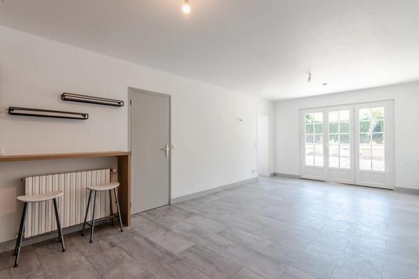 Devenez les premiers propriétaires de ce magnifique appartement T4 de 86 m² entièrement rénové, au sein d’une charmante copropriété à taille humaine.