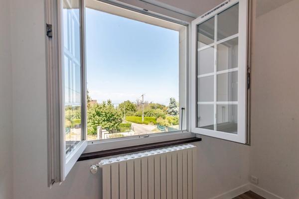 Devenez les premiers propriétaires de ce magnifique appartement T4 de 86 m² entièrement rénové, au sein d’une charmante copropriété à taille humaine.