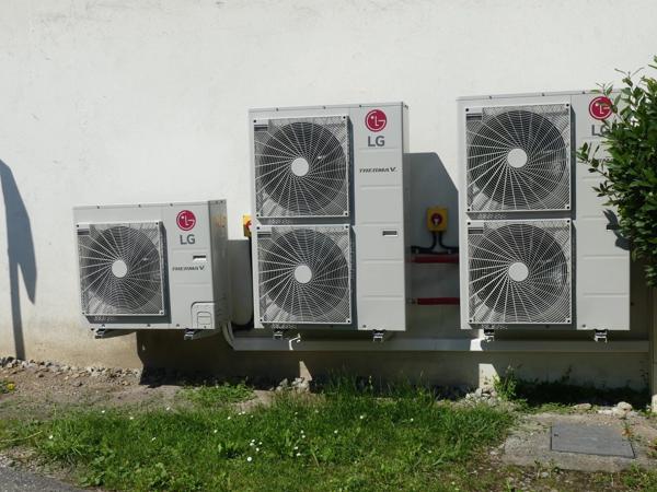 Devenez les premiers propriétaires de ce magnifique appartement T4 de 86 m² entièrement rénové, au sein d’une charmante copropriété à taille humaine.